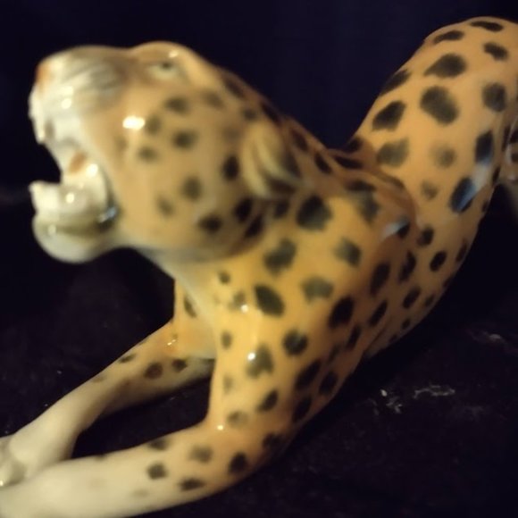 Stunning Volkstedt/Dresden Cheetah, hand-made porcelain - Picture 2 of 8